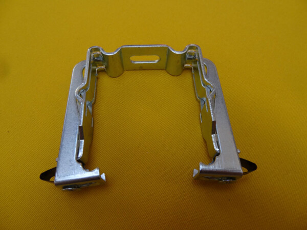 Kanalträger mit automatischer Rastfunktion für unten offenen Kanal 58/56